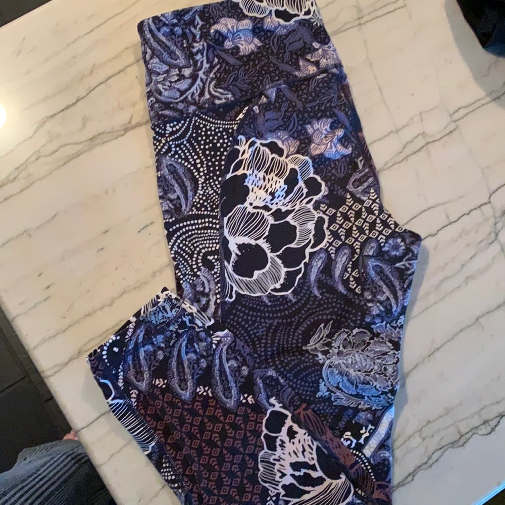 Athleta powervita printed leggings 7/8 length